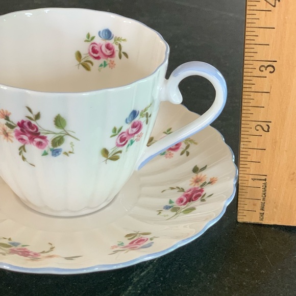 Vintage Royal Tuscan Tea Cup & Saucer. Fine English Bone China - Picture 4 of 7